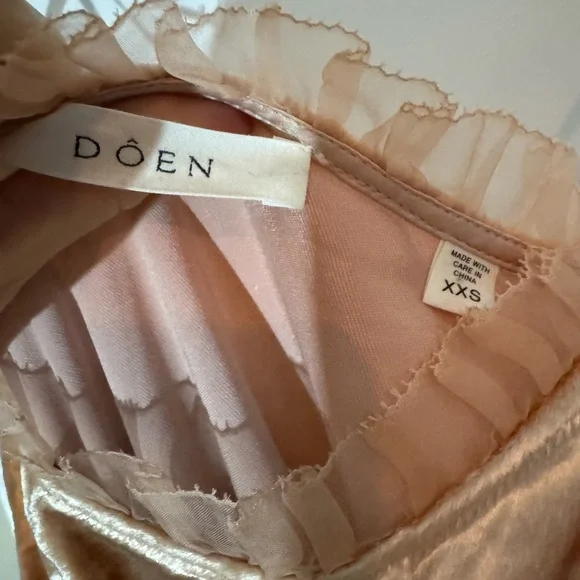 Doen Calsi Rose Blush Velvet Dress, NWT, Size XXS - Picture 3 of 8